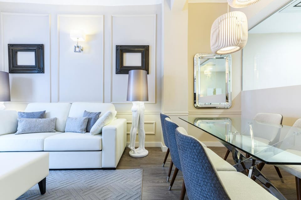 Living room, Dining area