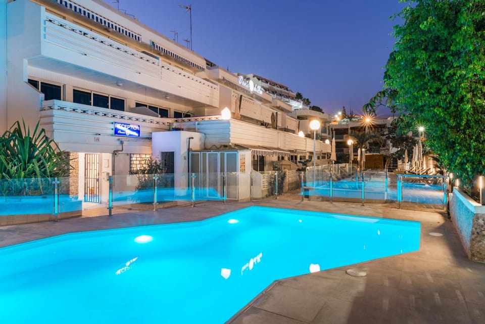 Facade/entrance, Swimming pool