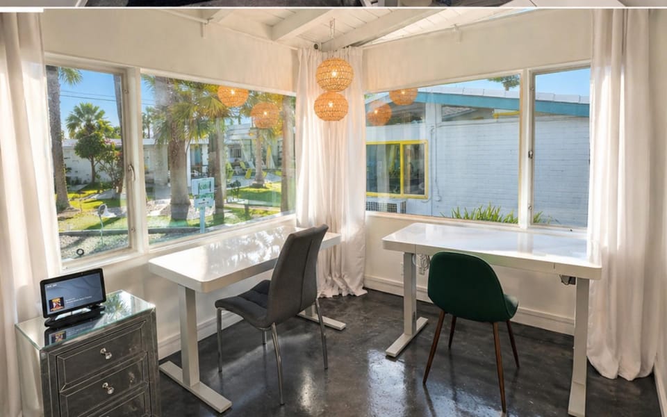 A PLACE IN THE SUN Hotel - ADULTS ONLY Big Units, 24h Heated Pool & Spa in 1 Acre Park Prime Location, DOG Friendly, TOP Midcentury Modern Boutique Hotel Hotel in Palm Springs