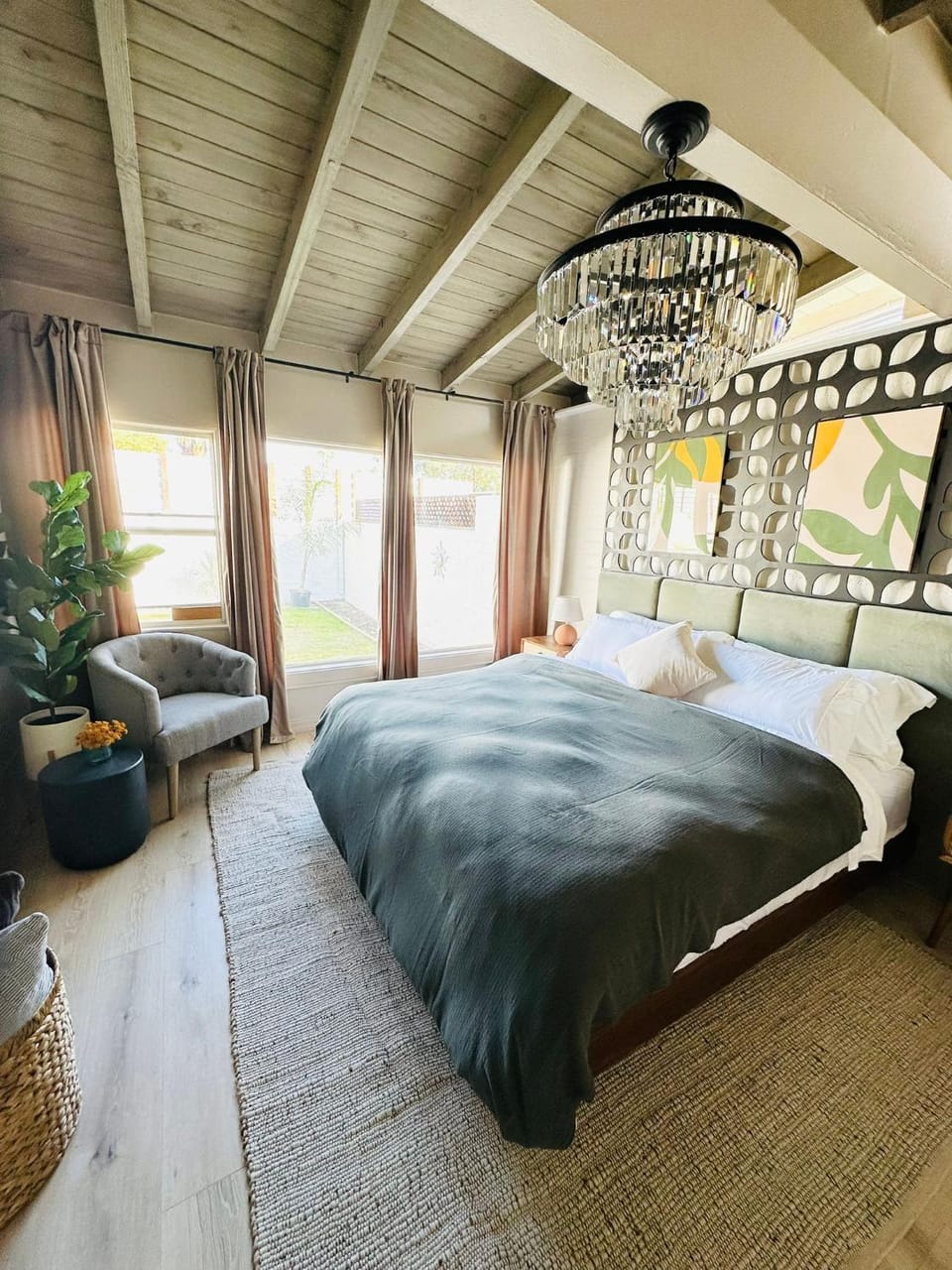 Bed, Photo of the whole room, Seating area, Bedroom, wardrobe