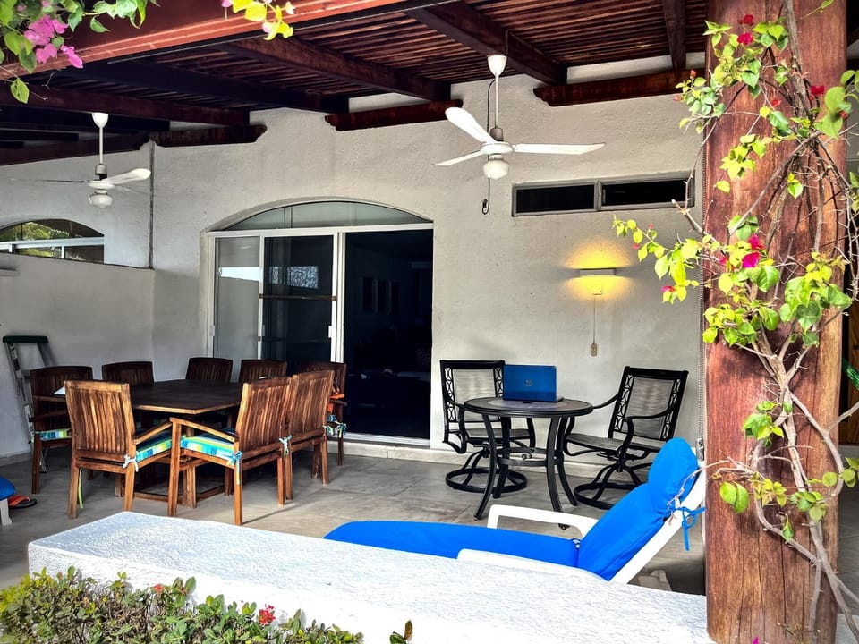 Balcony/Terrace, sunbed