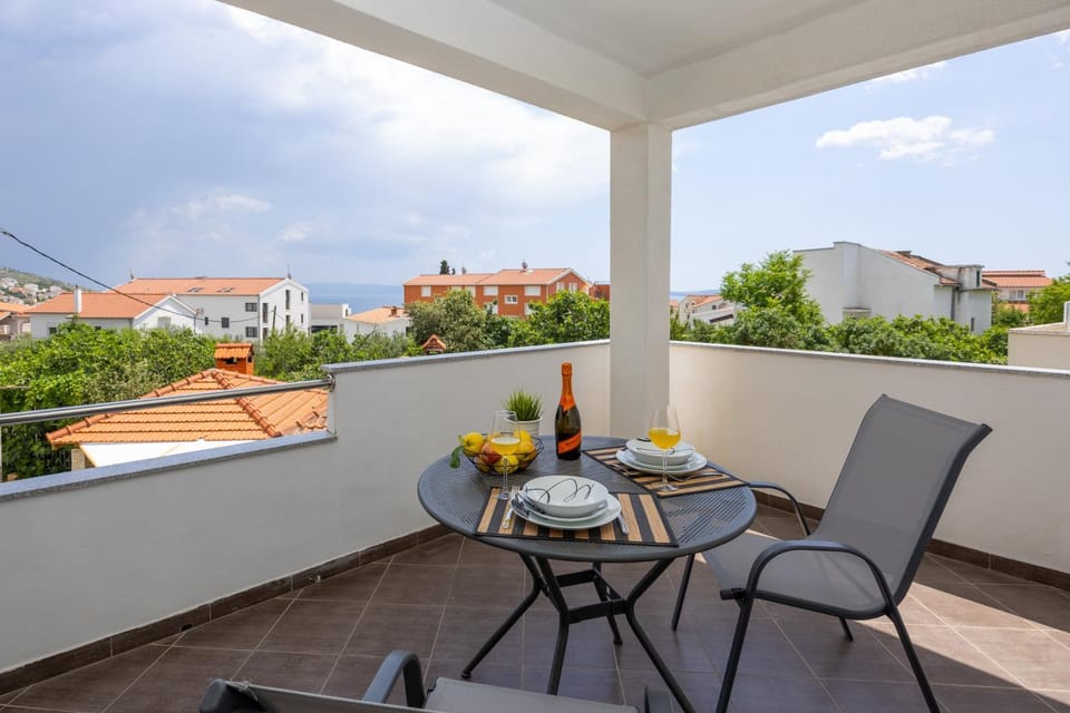 View (from property/room), Balcony/Terrace, Seating area