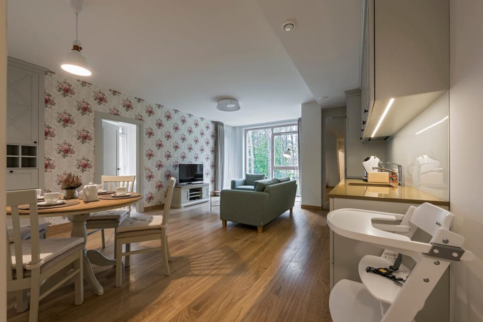 Living room, Dining area