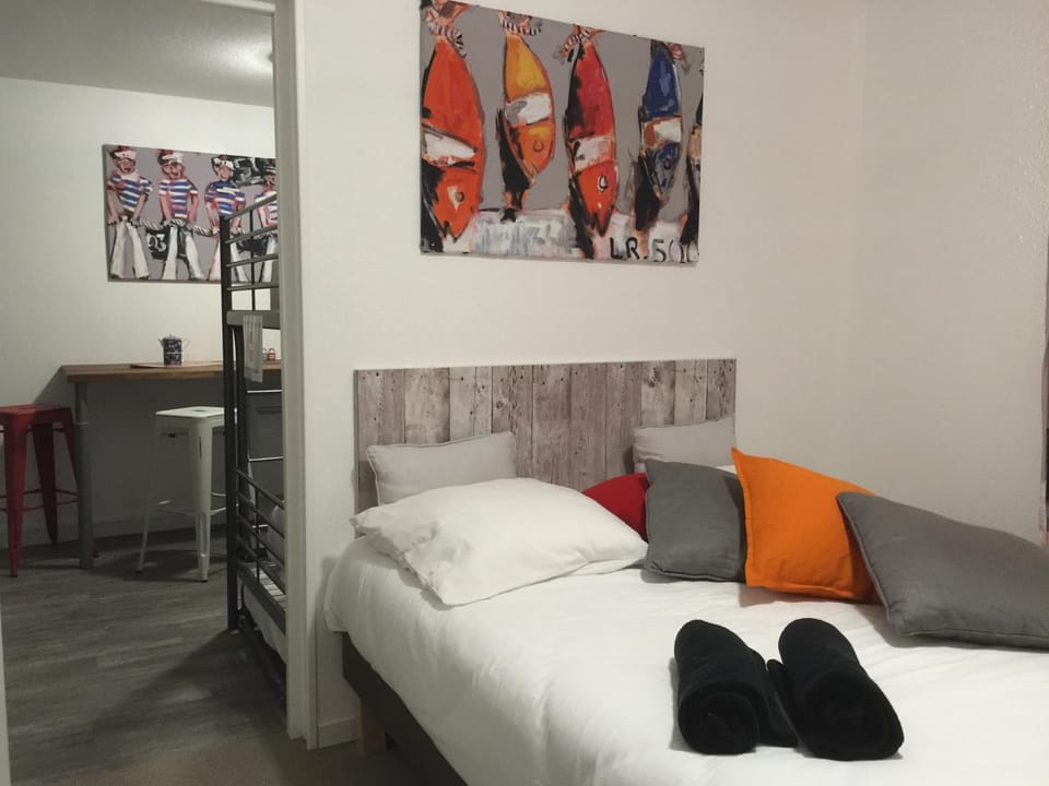 Bed, Photo of the whole room