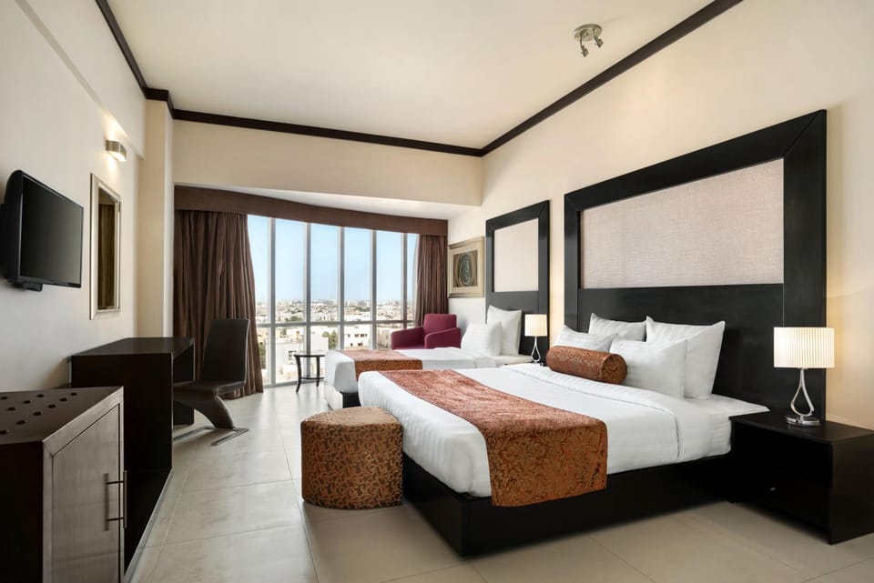 Day, Bedroom, On site