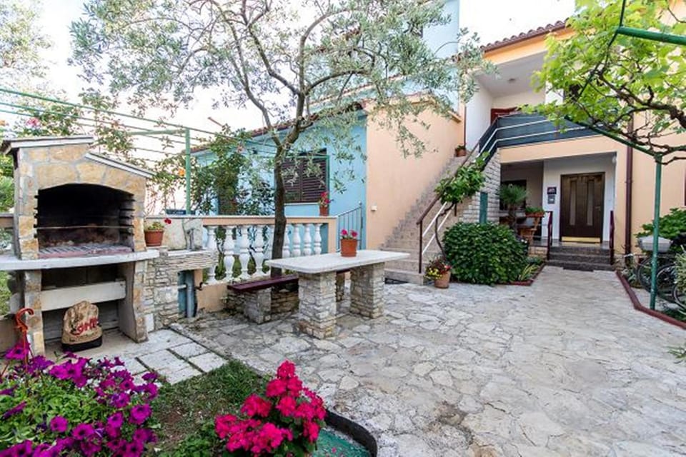 Property building, Patio, People, Neighbourhood, BBQ facilities, Balcony/Terrace, Cycling, Family