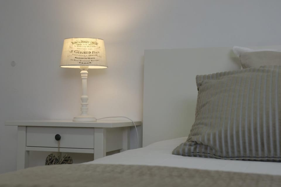 Bed, Photo of the whole room, Decorative detail