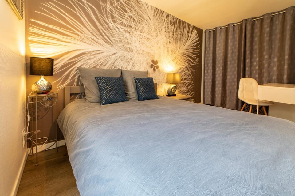 Bed, Photo of the whole room, Bedroom