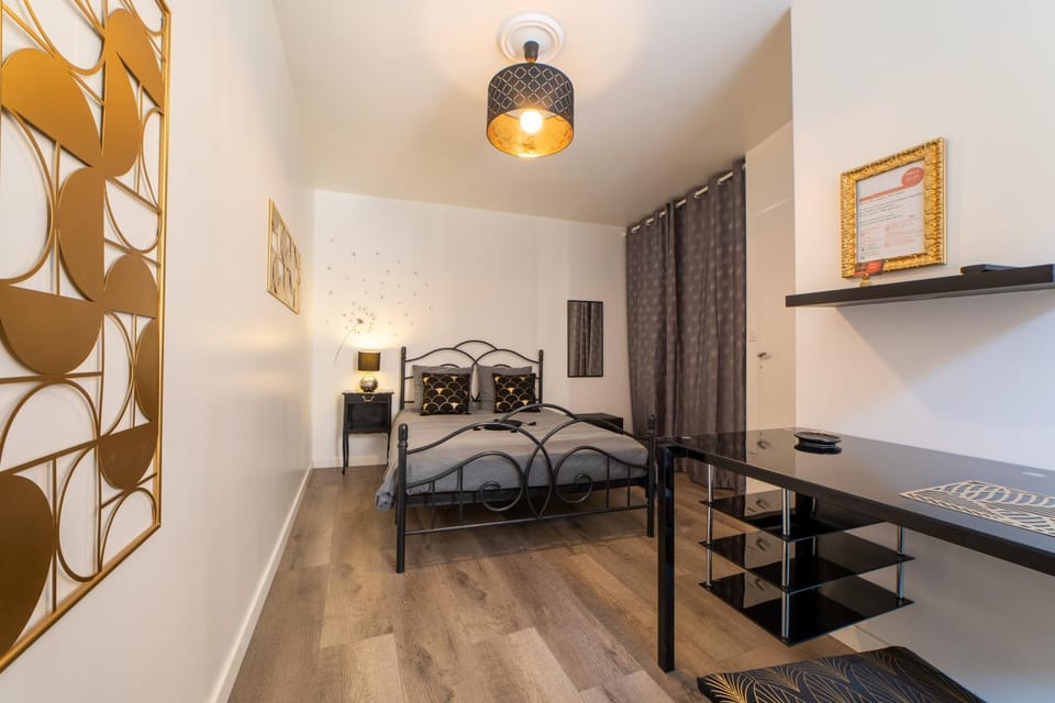 Bed, Photo of the whole room