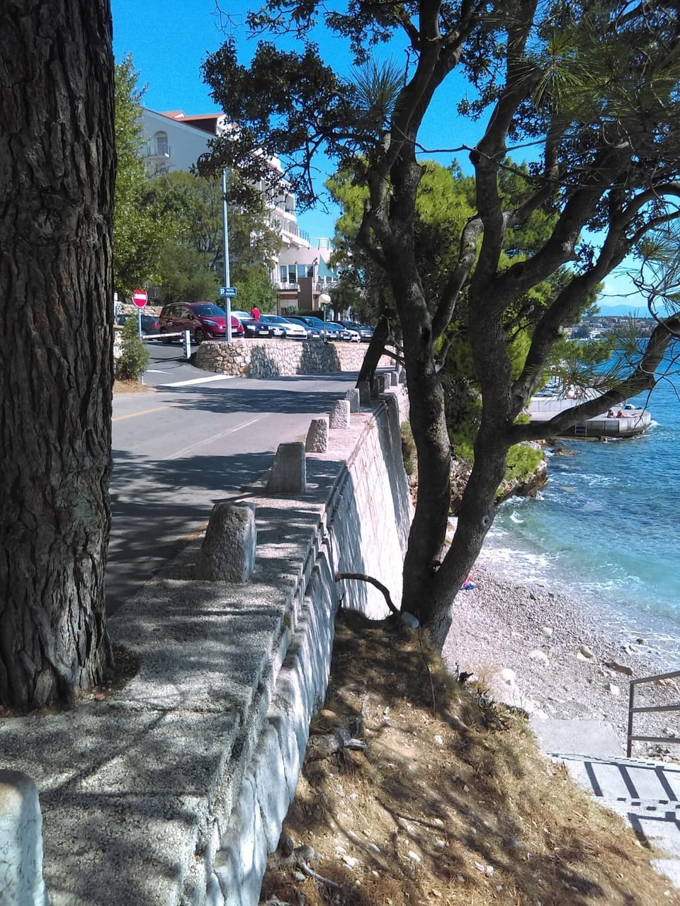 Nearby landmark, Restaurant/places to eat, Neighbourhood, Beach, Area and facilities