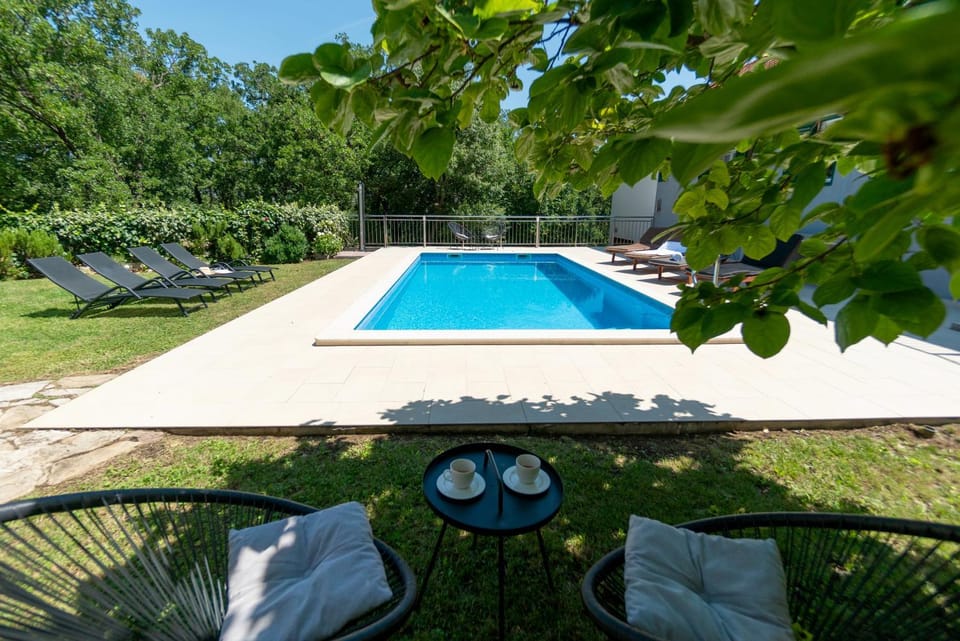 Swimming pool, sunbed