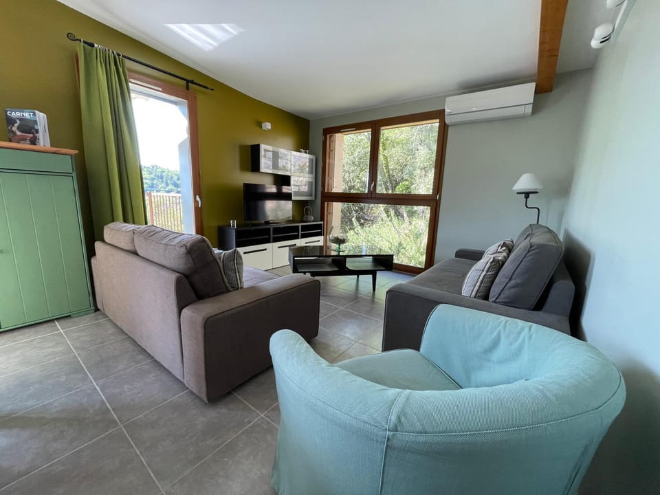 Living room, air conditioner