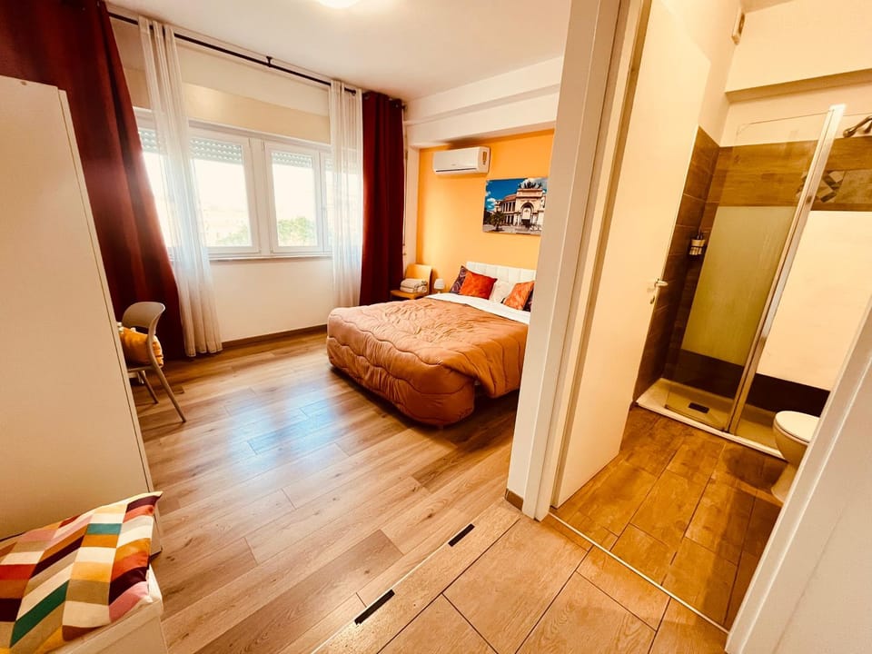Bed, Photo of the whole room, Bedroom