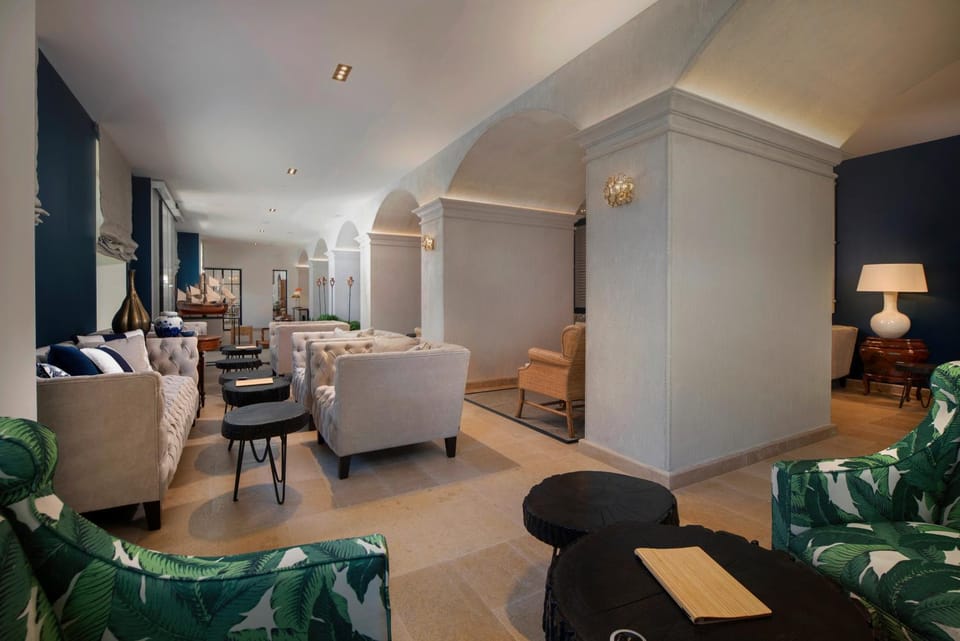 Restaurant/places to eat, Living room, Lobby or reception, Seating area