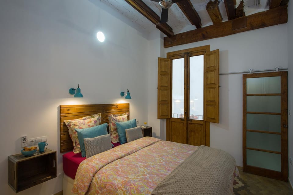 Bed, People, Other, Other, Photo of the whole room, Decorative detail, Guests, children, young children, older children, group of guests, cot, Family
