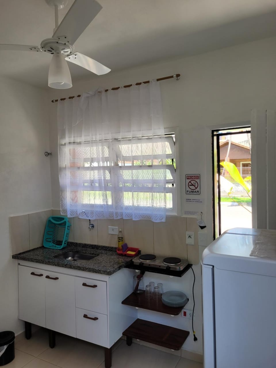 Kitchenette Charmosa no Itagua Chalet in Ubatuba