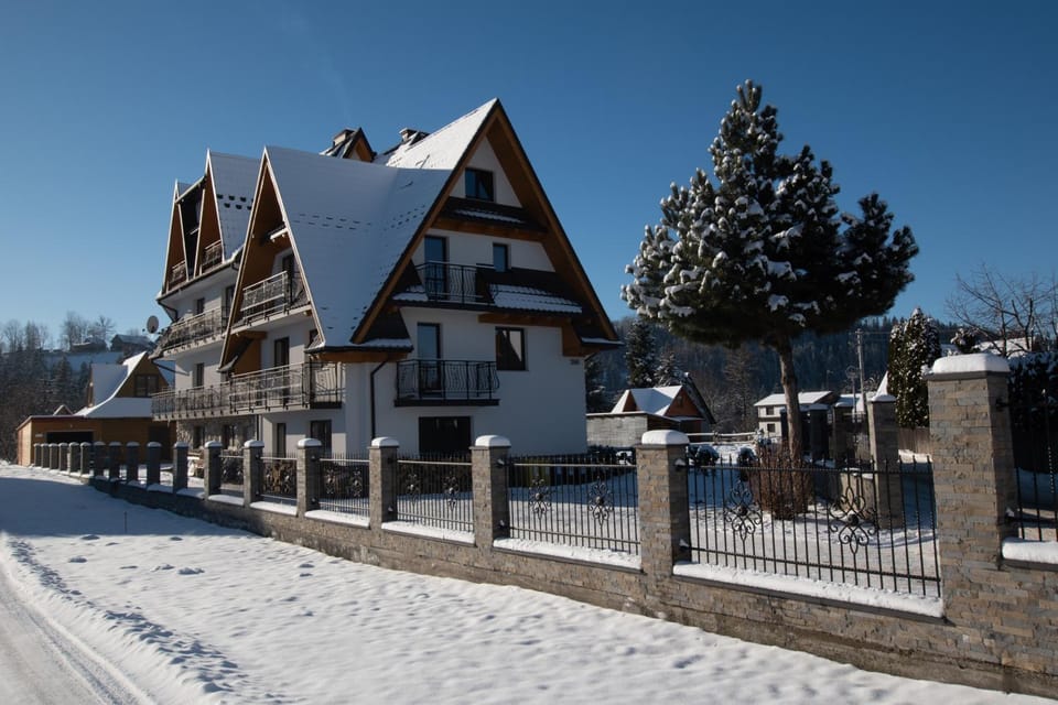 Property building, Day, Winter, Street view