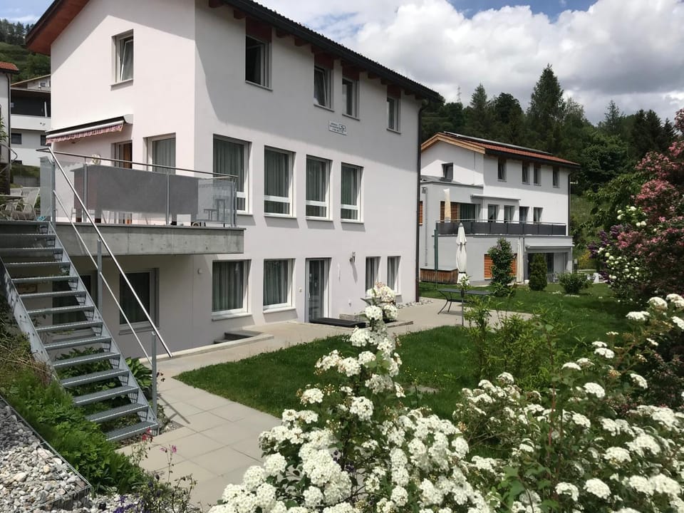 Facade/entrance, Spring, Day, Garden, Balcony/Terrace, On site, Garden view