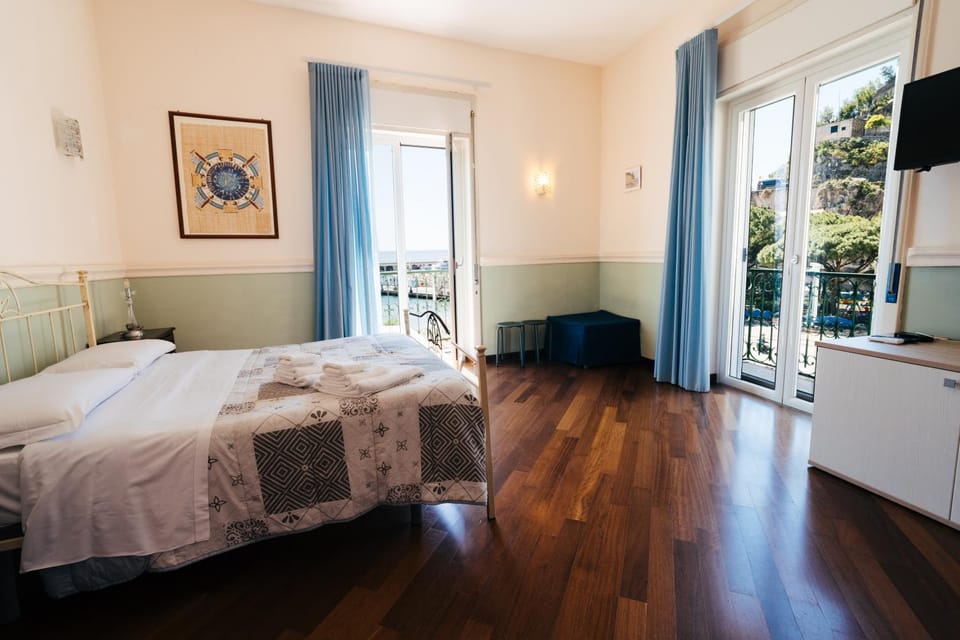 Bed, Bedroom, Sea view