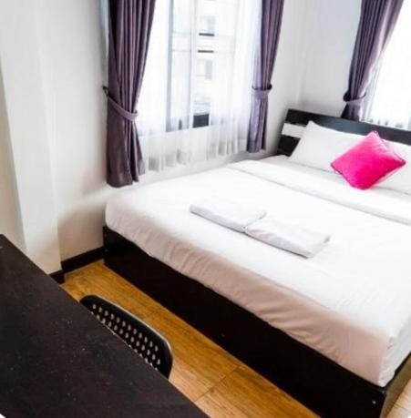 The Cube Sathorn Boutique Hotel เดอะ คิวบ์ สาทร บูติค โฮเทล Near BTS Surasak Bed and Breakfast in Bangkok