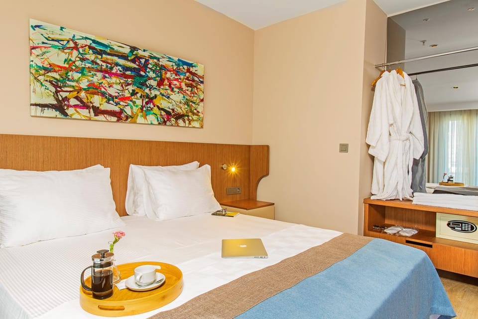 Bed, Photo of the whole room, Decorative detail, Bedroom