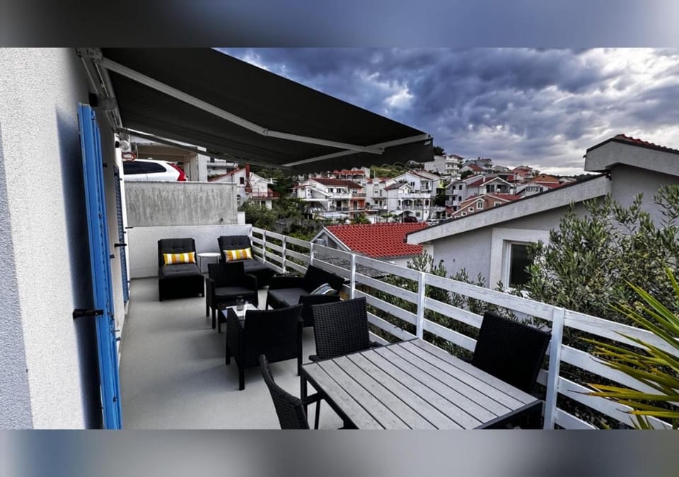 View (from property/room), Balcony/Terrace