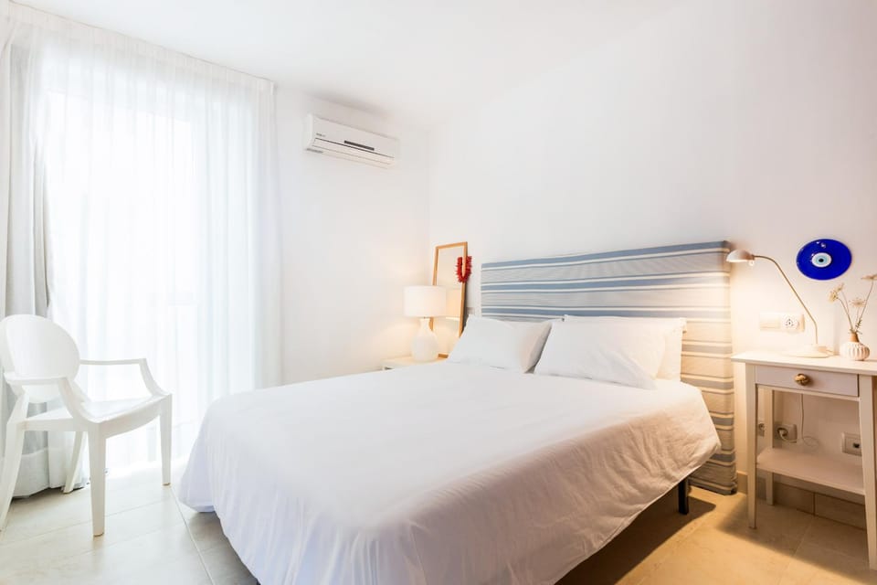 Bedroom, bunk bed