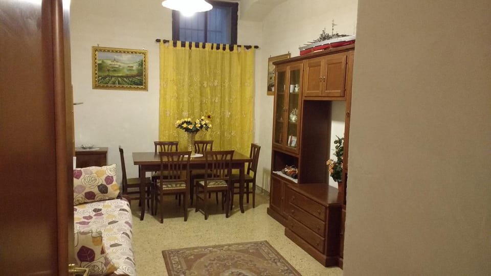 Seating area, Dining area, Bedroom