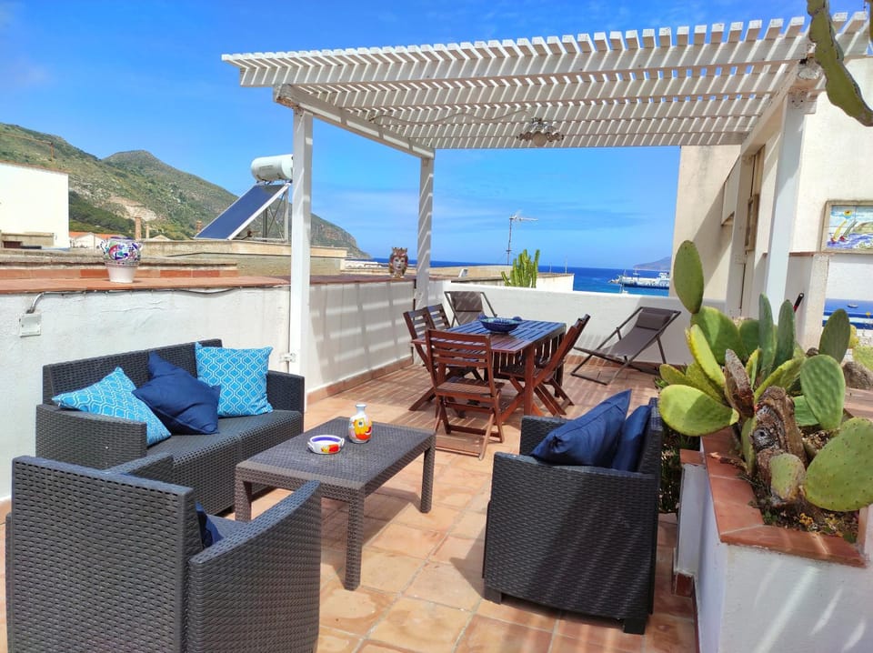 Patio, Natural landscape, View (from property/room), Balcony/Terrace, Dining area, Mountain view, Sea view