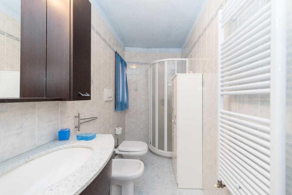 Bathroom, Bathroom