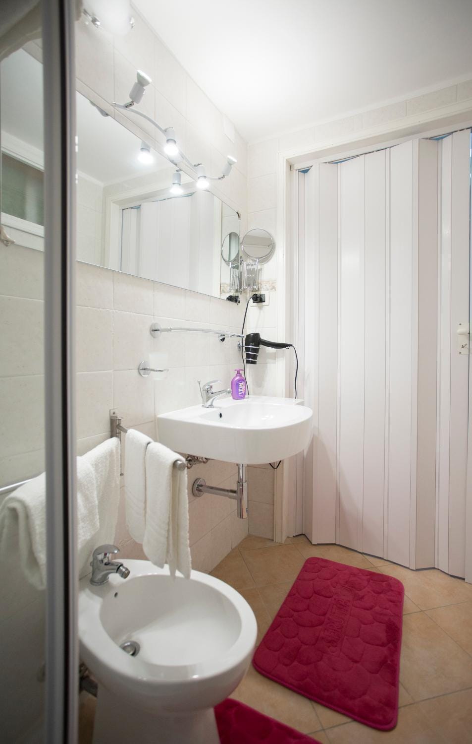 Shower, Toilet, Bathroom, bidet, towels