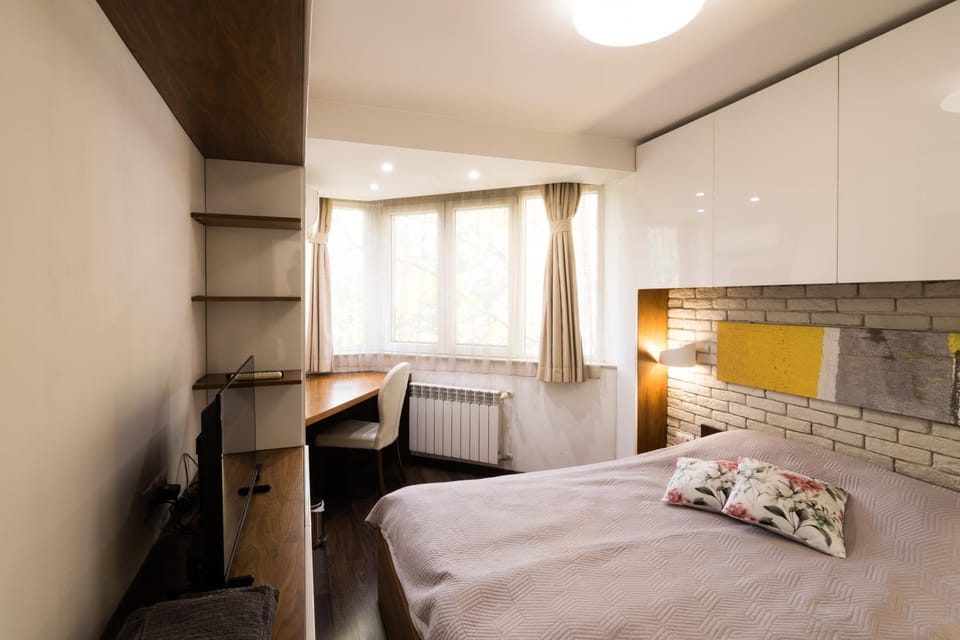 Photo of the whole room, Bedroom