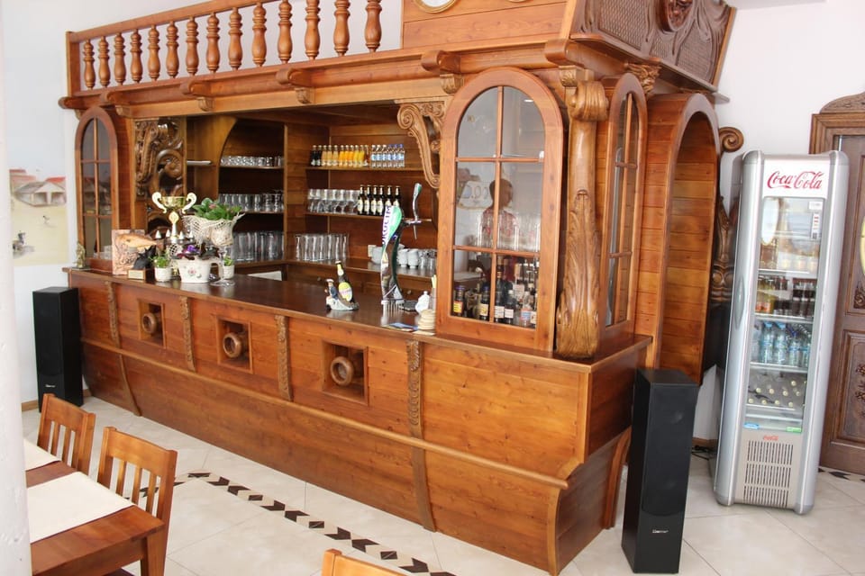 Restaurant/places to eat, Dining area