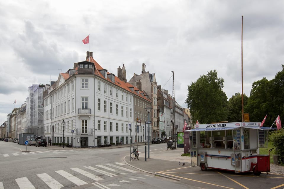 Property building, Facade/entrance, City view