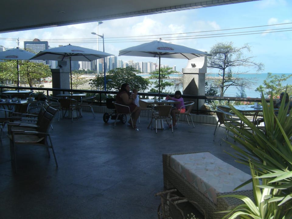 Restaurant/places to eat, Balcony/Terrace, Lounge or bar