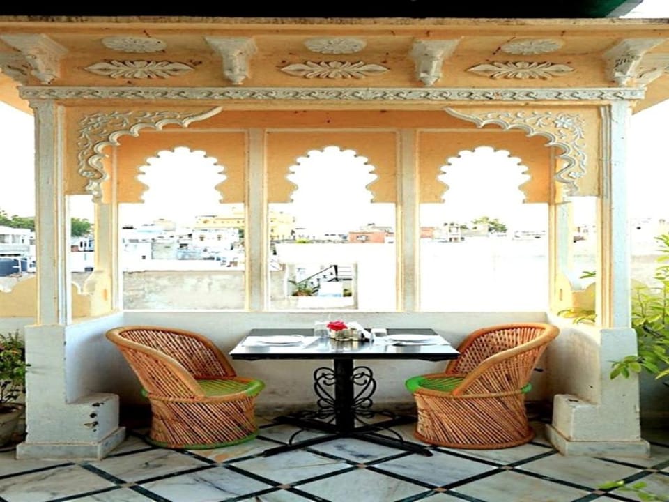 Coffee/tea facilities, Seating area, Dining area