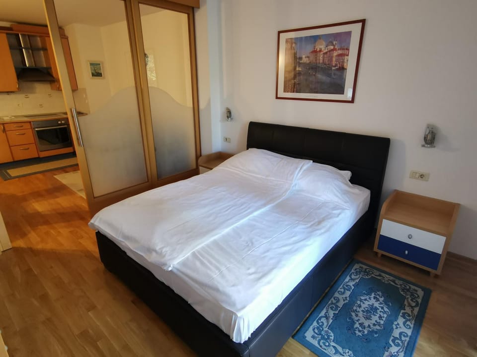 Bed, Living room, Bedroom