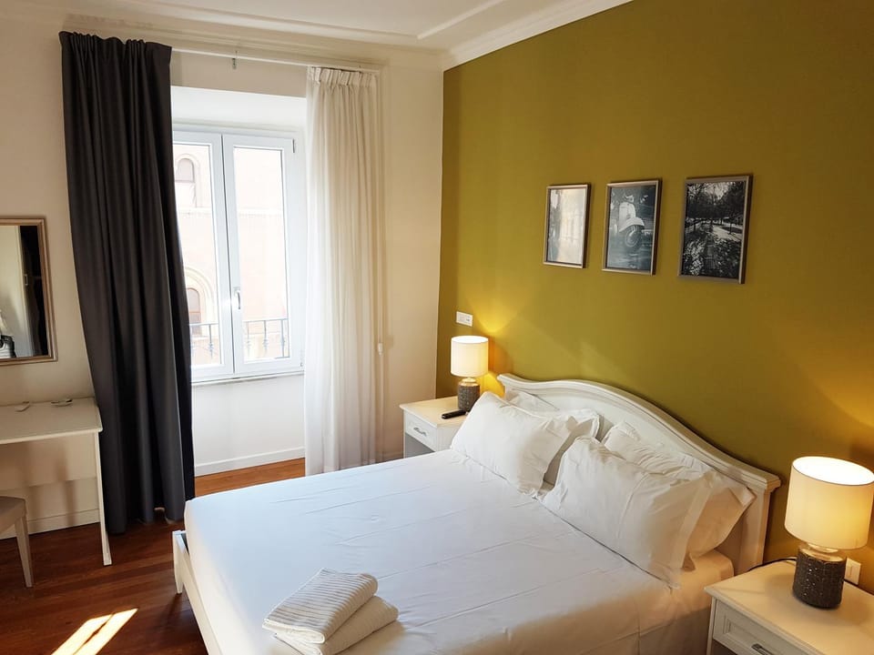 Bed, Bathroom, Bedroom, City view