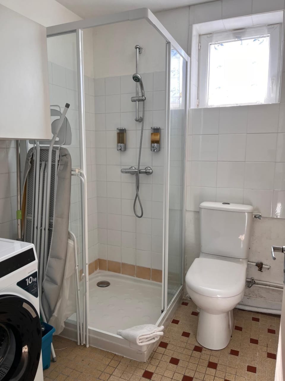 Shower, Toilet