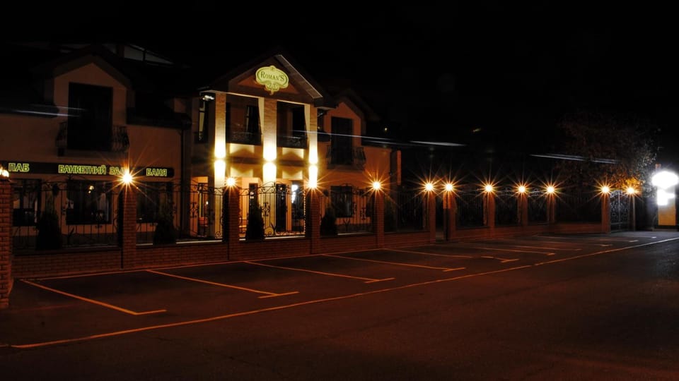 Restaurant/places to eat, Facade/entrance