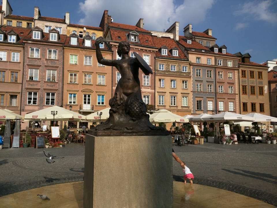 Nearby landmark, Off site, Street view