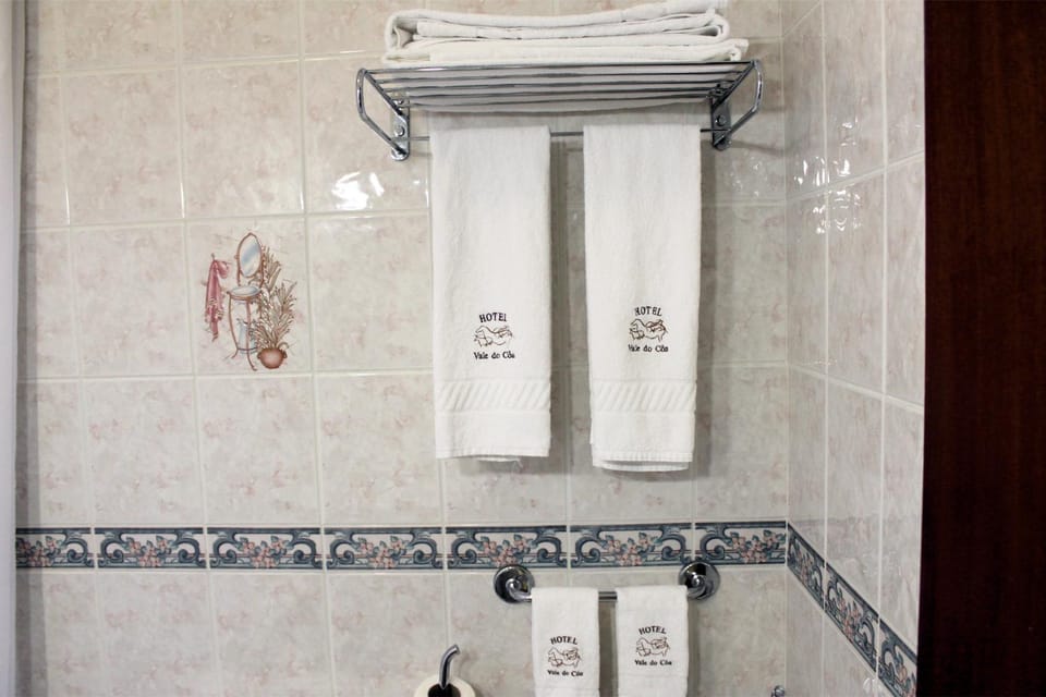 Property logo or sign, Bathroom, Logo/Certificate/Sign, Certificate/Award, Bath, heating