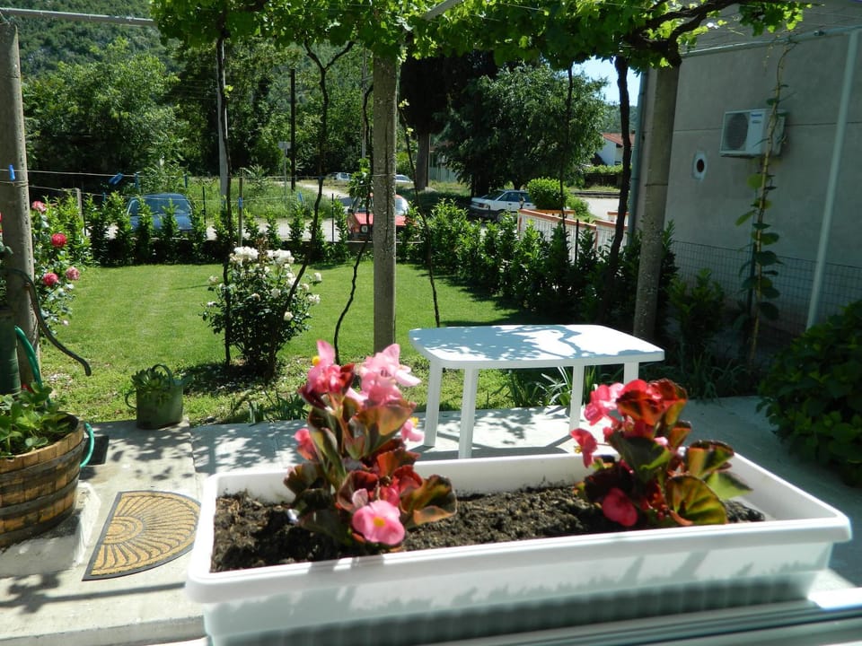 Patio, BBQ facilities, Garden, Balcony/Terrace
