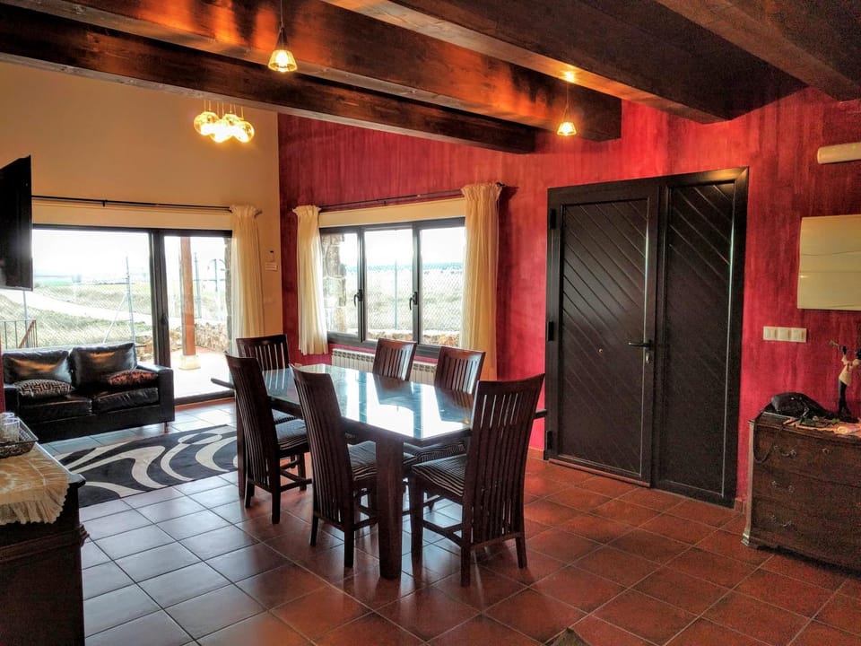 Seating area, Dining area