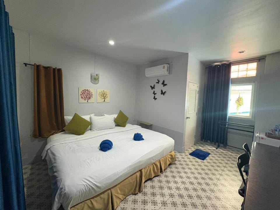 Krabi Nemo House Hostel in Krabi Changwat