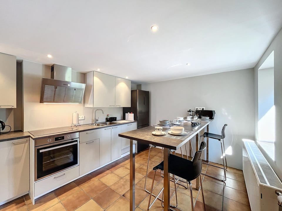 Kitchen or kitchenette, Dining area, stove, toaster