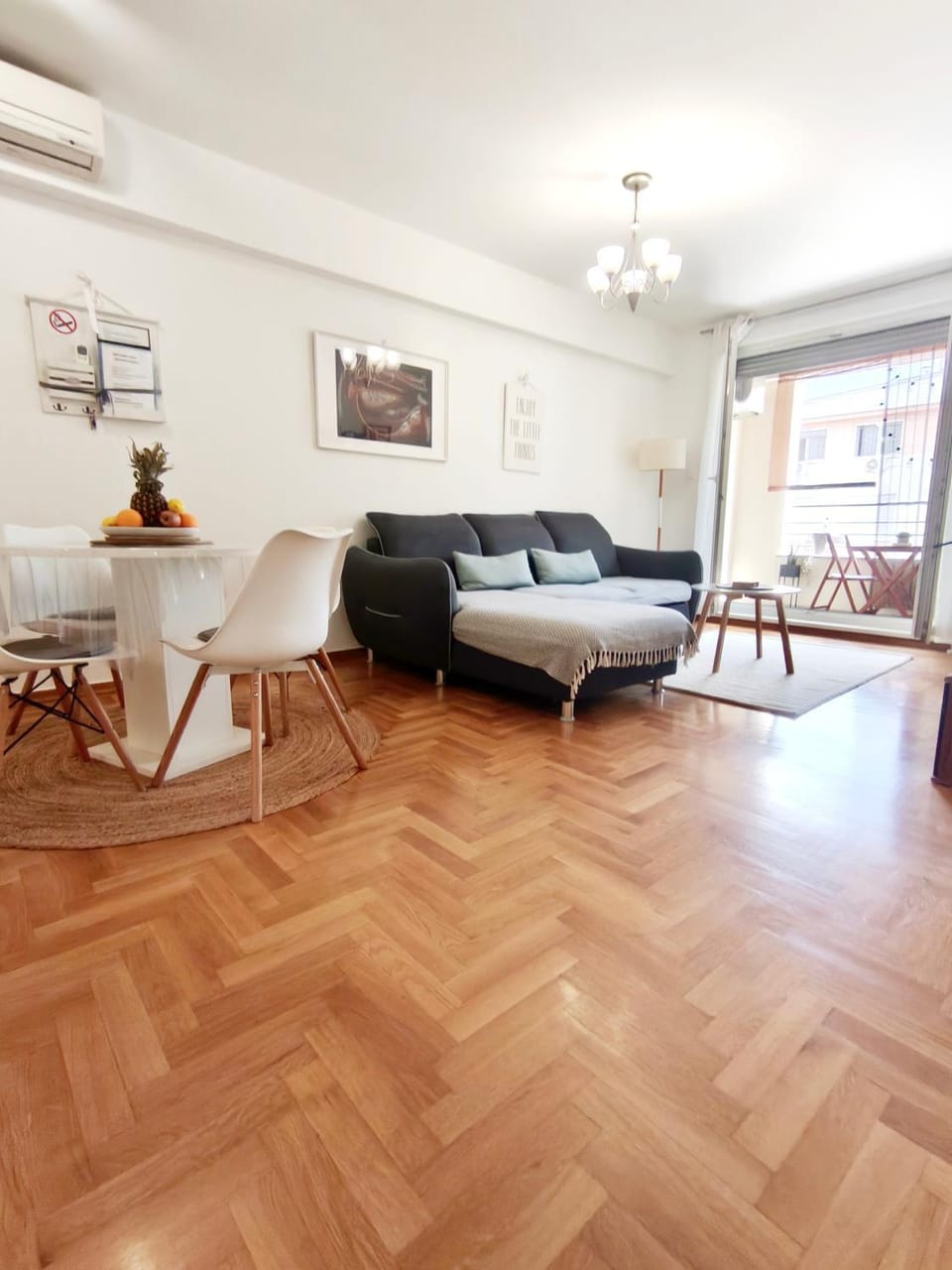 Living room, Seating area, air conditioner