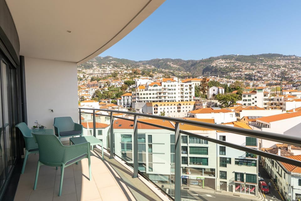Neighbourhood, Balcony/Terrace, City view
