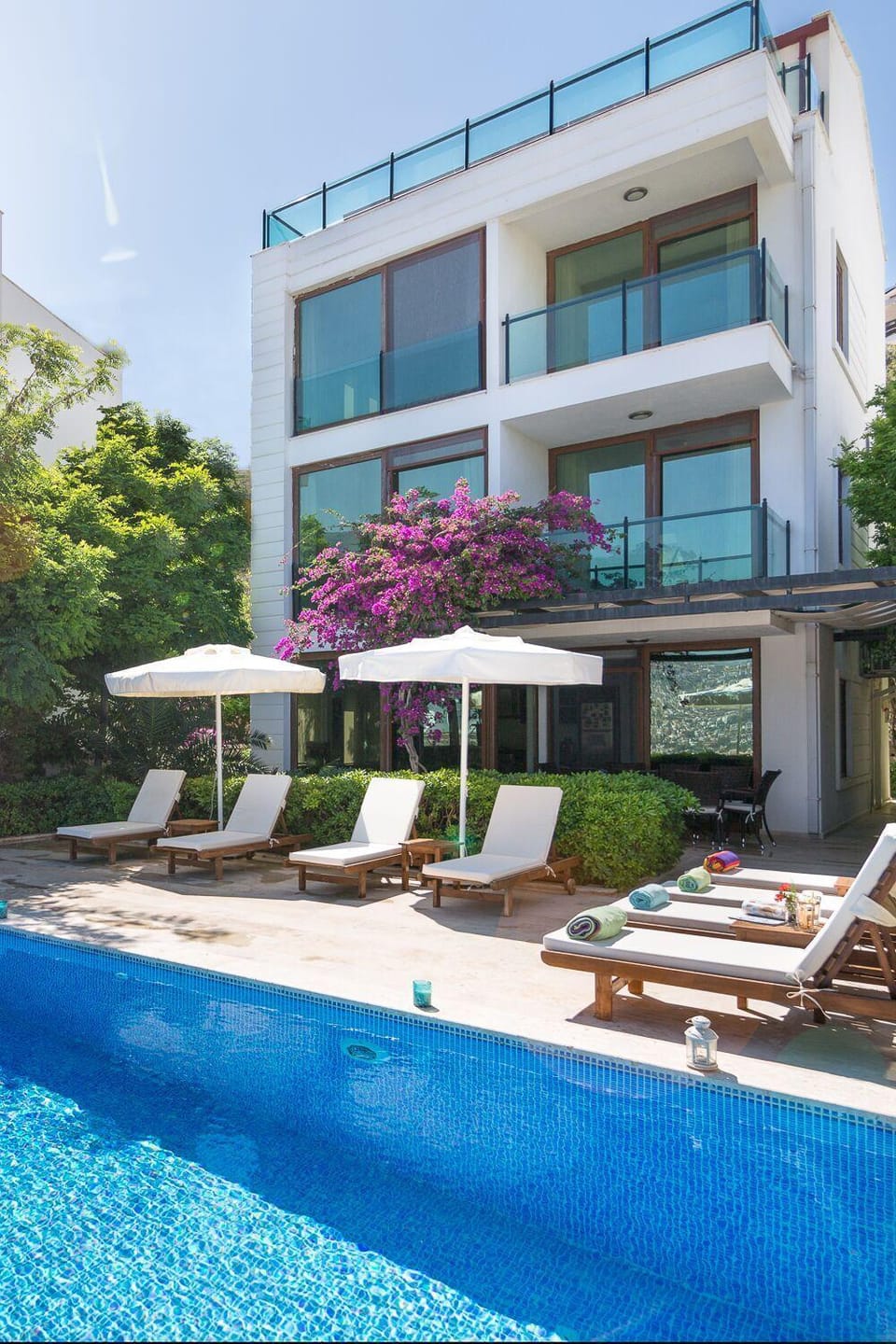 Facade/entrance, Garden, Balcony/Terrace, Swimming pool