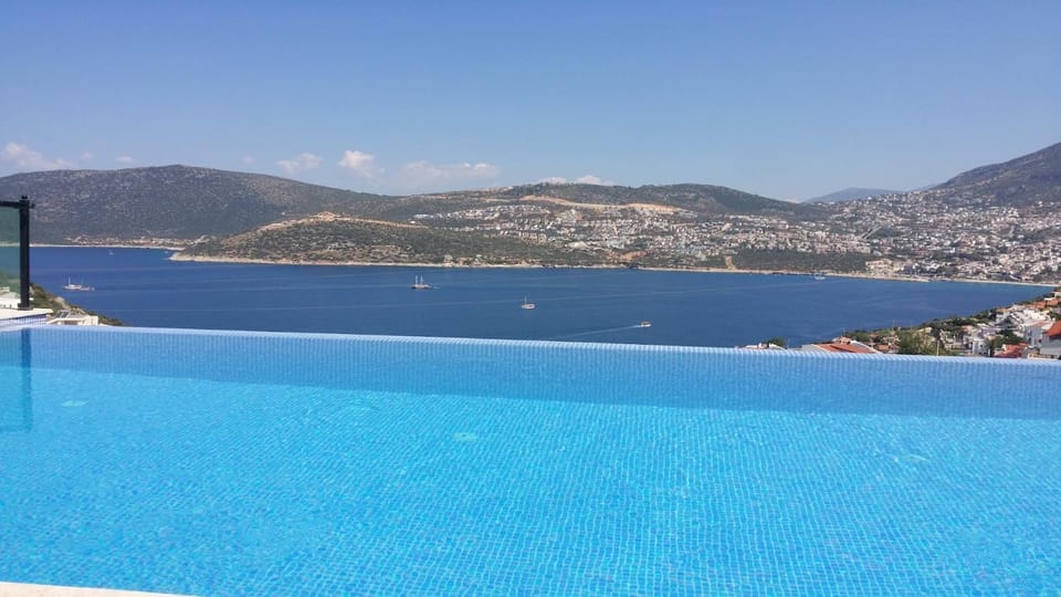 Nearby landmark, Day, Neighbourhood, Natural landscape, View (from property/room), City view, Sea view, Swimming pool, Swimming pool